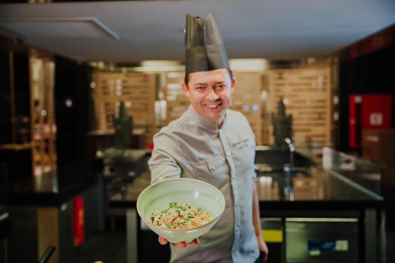 Ic Hotels Green Palace - Kids Concept Antália Exterior foto A chef wearing a toque